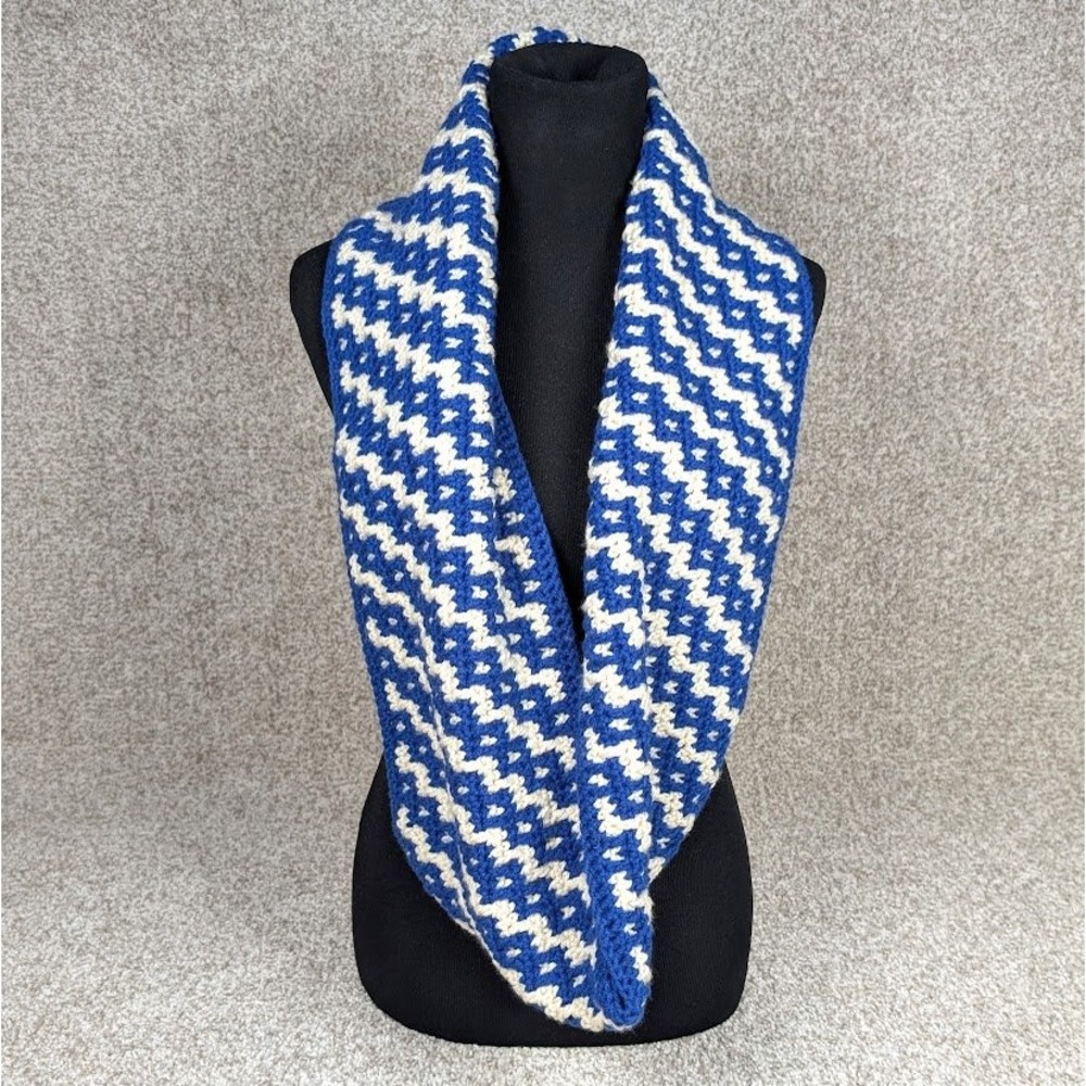 Handmade Crochet Infinity Scarf Blue White Geometric Pattern Women's Neck Warmer - Picture 1 of 5